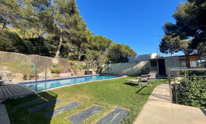 Castelldefels Villa | Cozy apartment near the sea located in a tourist area/IDEAL A COUPLES