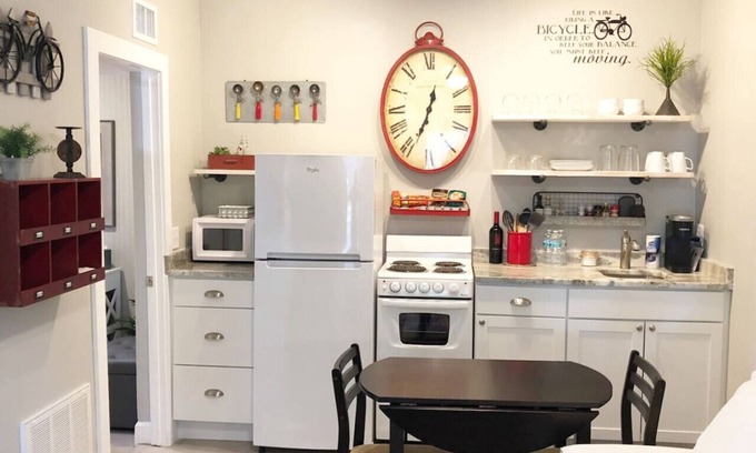Downtown Dunedin Apartment | Cozy Apartment Overlooking Downtown Dunedin