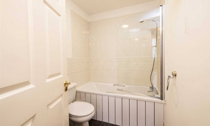 Ballybrack Apartment | Cozy Apartment Steps from Everything - Heart of Dublin