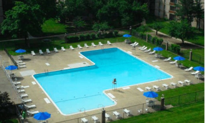 Paradise Apartment | Cozy apartment in District Heights with Heat, WiFi, a pool and a gym.