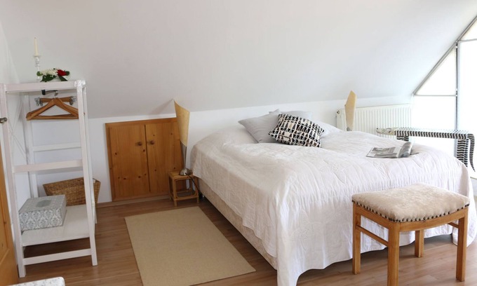 Sommerach Apartment | Cozy apartment with a small, romantic balcony with a view of the wine arbor