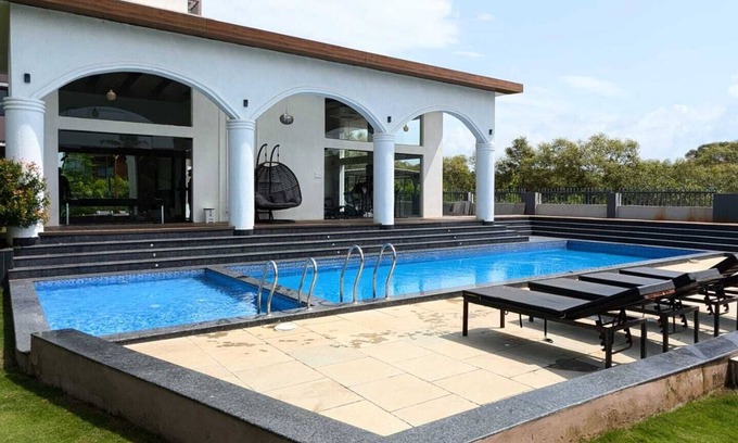 Candolim Apartment | Cozy apartment with AC, dedicated Parking, fitness room. Blazing-fast Wi-Finn