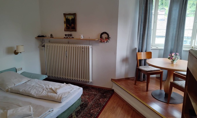 Hohenaschau im Chiemgau Apartment | Cozy apartment with bay window in the Weber family's Haus zur Burg (Ap108)