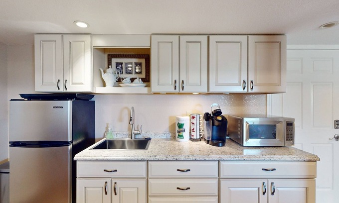 Falcon Hills House | Cozy apartment with large patio, wifi, dog friendly