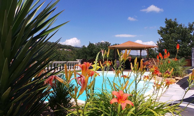 Gareoult Cottage | Cozy apartment with pool access, unobstructed view of the valley, quiet