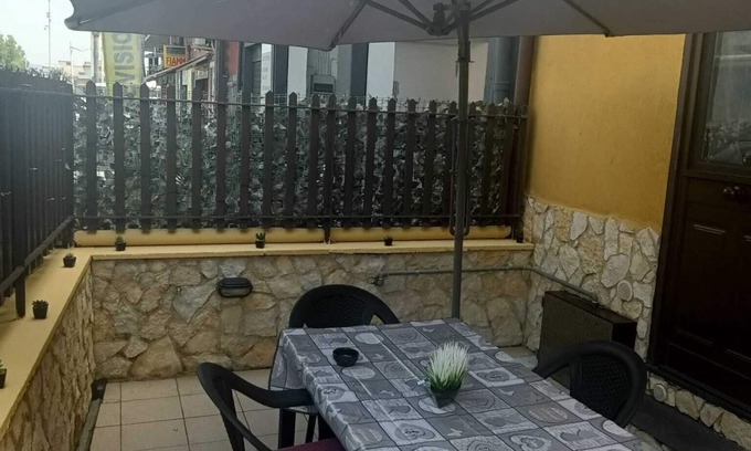 Contrada Pantano d'Arci Apartment | Cozy apartment with terrace, 600 meters from the airport.