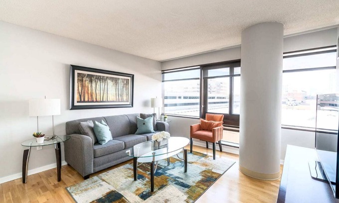 Downtown Apartment | Cozy Apt Downtown with Gym