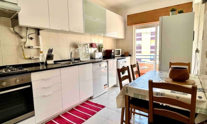 Setubal Apartment | Cozy APT Near Shopping Mall & Train Station