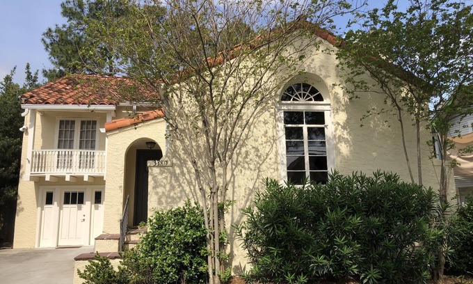 Marlyville - Fontainebleau Apartment | Cozy Apt near Tulane Univ with Off Street Parking on a quiet and safe street