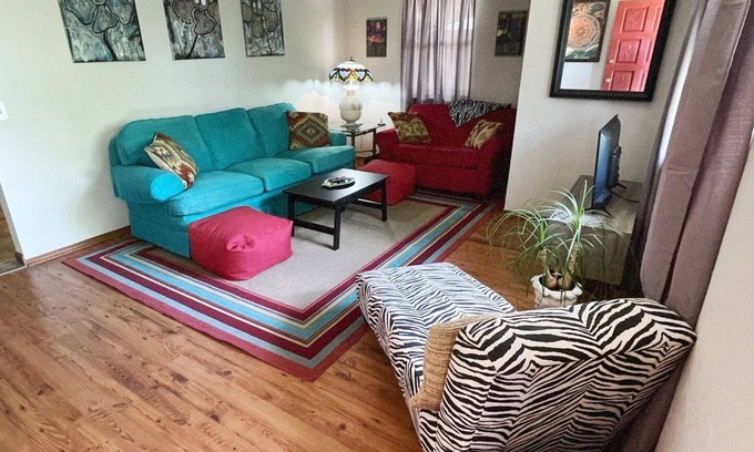 Tahlequah House | cozy, artsy, private (entire home) near downtown