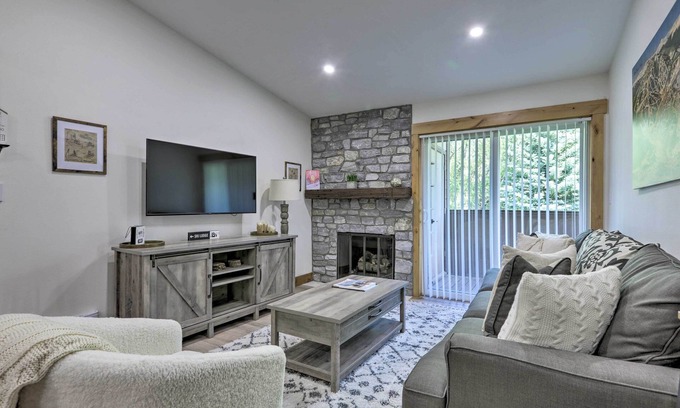 Avon Condo | Cozy Avon Condo w/Grill: Walk to Ski Shuttle