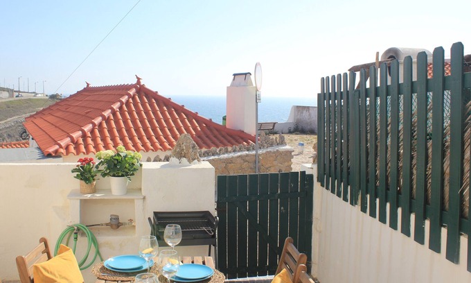 Azenhas do Mar Cottage | Cozy Azenhas do Mar cottage by Lisbon Dreams