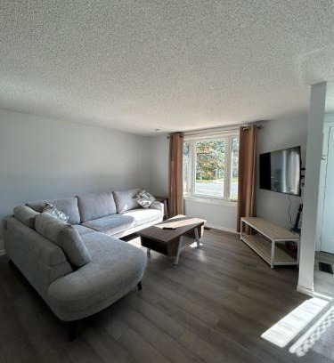 Barrie House | Cozy Barrie Home - Minutes to College & Hospital