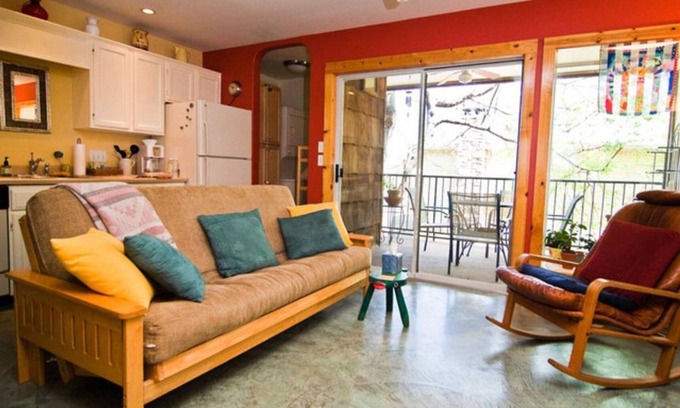 Barton Hills Apartment | Cozy Barton Hills Studio | Walk to Zilker Park