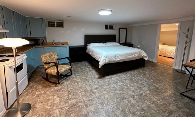 York Regional Municipality House | Cozy basement ensuite close to everything in Newmarket