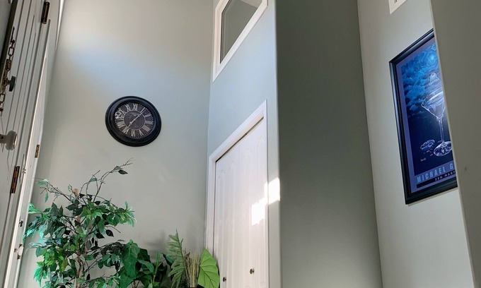 Northwest Edmonton House | Cozy Basement Suite close to Downtown