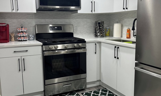 Southeast Edmonton House | Cozy basement suite in Elerslie .