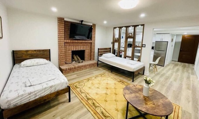 Vaughan House | Cozy Basement Suite Near Hwy 400