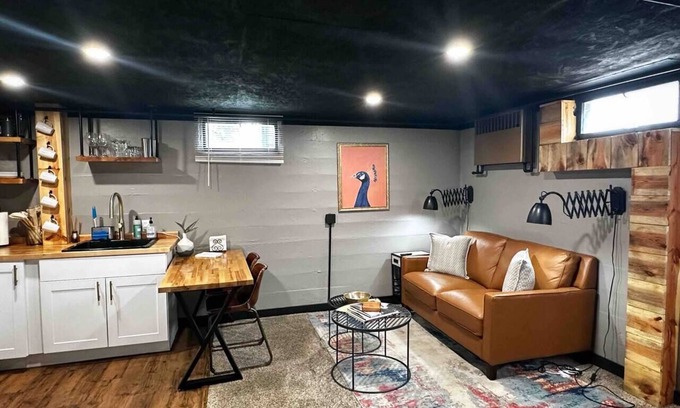 Sheridan Apartment | Cozy Basement w/King Bed |The Yonder Suite