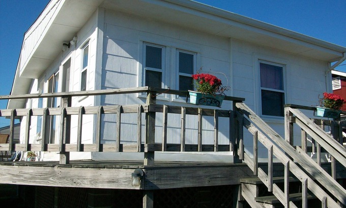 Westbrook Center Cottage | Cozy, Beach Cottage on West Beach