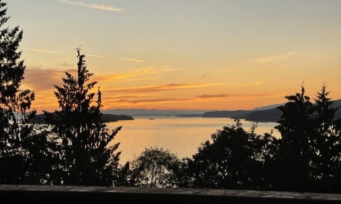 Selma Park Cottage | Cozy beach cottage with stunning ocean and sunset views.
