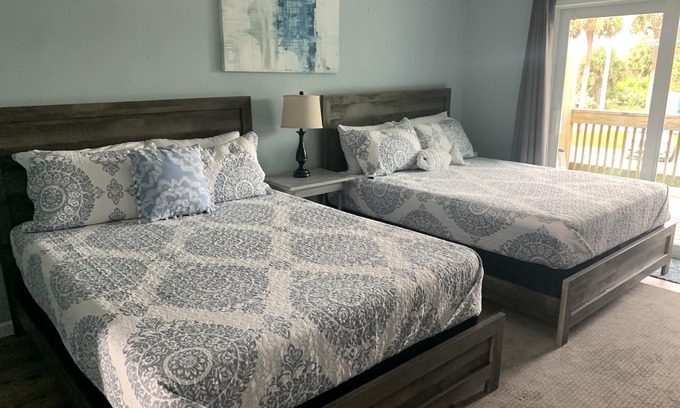 Melbourne Beach Resort | Cozy Beach Escape -saltwater pool - Poolside Suite