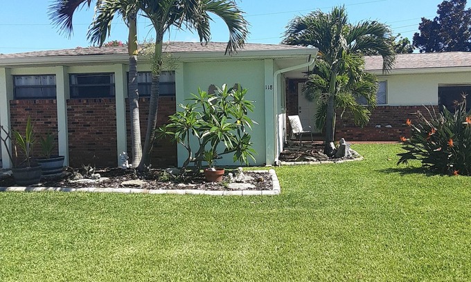 Golden Beach Estates House | Cozy beach home within walking distance to the beach
