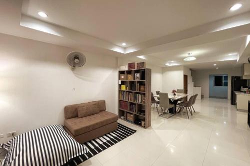 Pratumnak Hill House | Cozy&Beach House-2BRs, Beach, Walking St, Pier