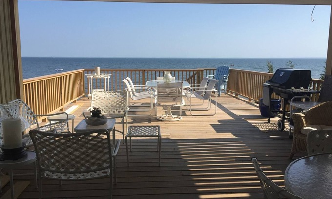 Fairfield House | Cozy beach retreat with stunning views of Long Island Sound