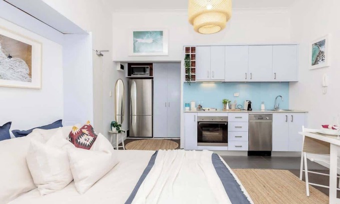 Sydney Apartment | Cozy beachfront studio with aircon