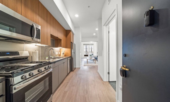 West Gateway Apartment | Cozy Beachside Escape/Great Views