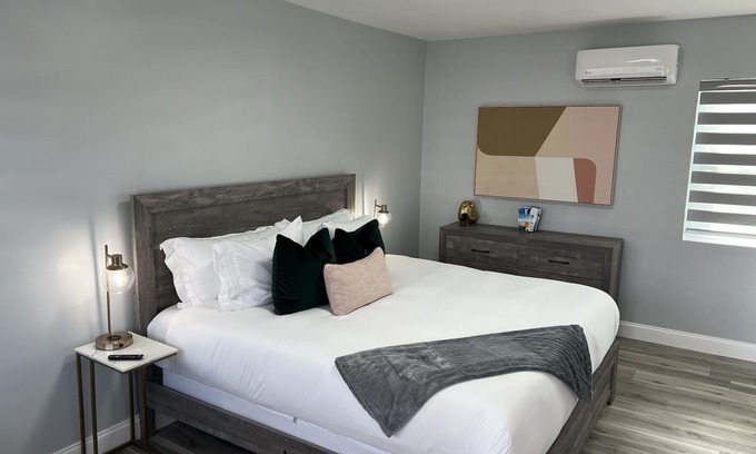 Daytona Beach Apartment | Cozy Beachside Modern Boutique Hotel Suite with Kitchen - by Oceano Suites