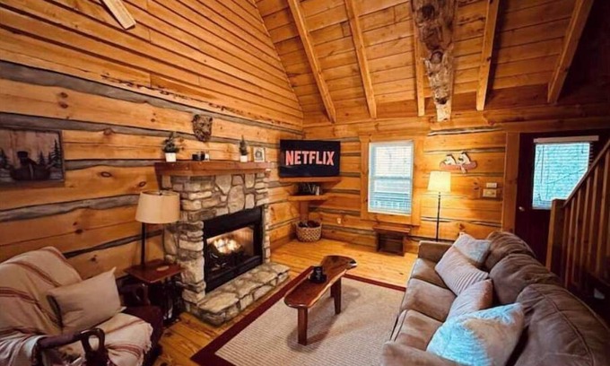 Vesta Cabin | Cozy "Bear Claw Cove" - 2 Bedroom Cabin in the Heart of the Blue Ridge Mountains