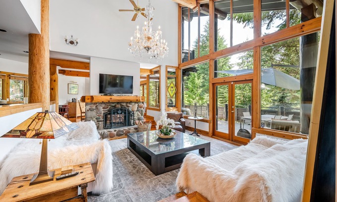 Blueberry Hill Ski Chalet | Cozy Beautiful Chalet with spectacular views of Whistler mountain.