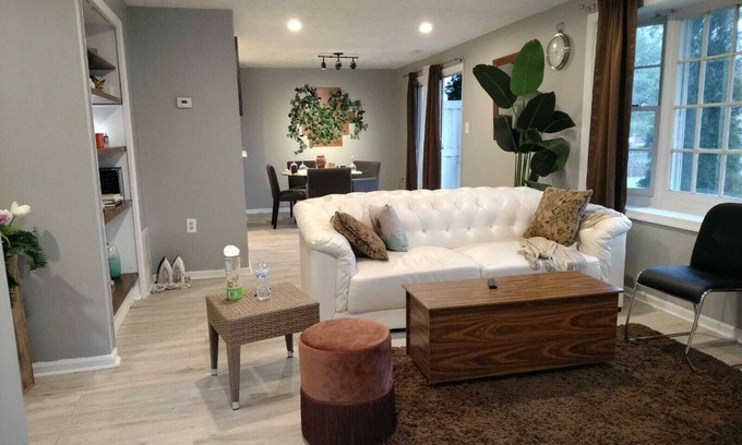 Frederick House | Cozy Beautiful Luxury Townhouse