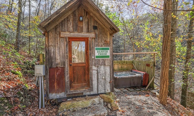 Newport Cabin | Cozy Beavercreek Cabin Retreat – Smoky Mountain Serenity Awaits!