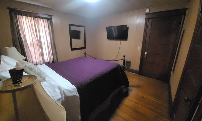 Rochester House | Cozy bedroom a mile away from URMC