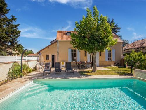 Bergerac House | Cozy Bergerac Haven w Pool