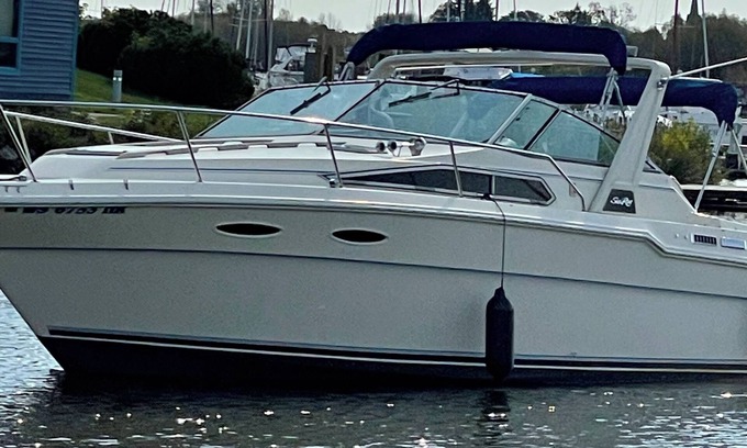Riverside Boat Rental | Cozy boat in Marina at the base of Spirit Mountain in west Duluth.