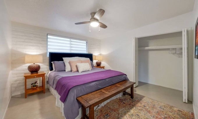 St. Francis Cabrini Apartment | Cozy & Bright/2 BR 1 BA/Central/Spotless