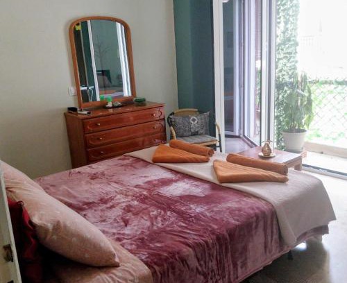 Kolokinthou Apartment | Cozy & Bright Home - 50m from metro station Άg Antonios