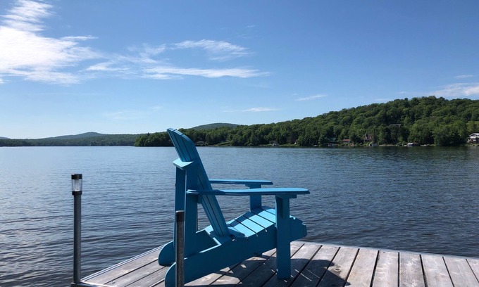 Saint-Raymond Ski Chalet | Cozy by the lake Sept-Iles