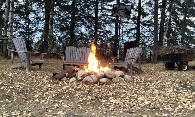 Clearwater County Cabin | Cozy country log cabin getaway & art retreat