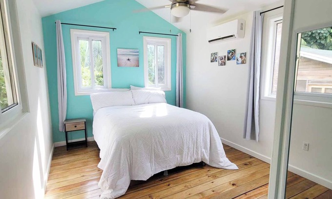 Antoneys Cay Cottage | Cozy Cabana, 1-Minute Walk to the beach and Pool & Budget-Friendly!