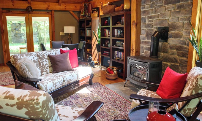Oxford Cabin | Cozy Cabin 2-Bedroom near Miami University in Oxford, OH