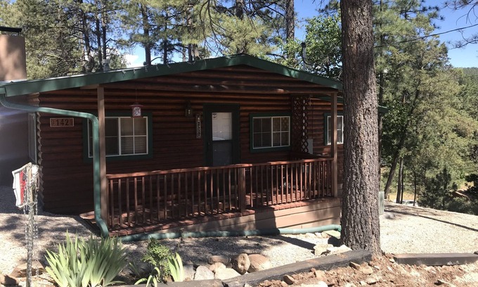 Ruidoso Cabin | COZY CABIN, 2Br/1Ba Central Air/Heat, 6 PRS HOT TUB