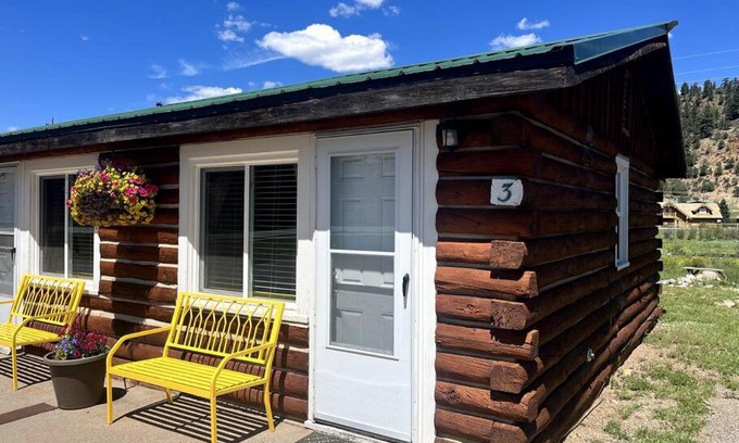 South Fork House | Cozy cabin #3 at Aspen Ridge Cabins