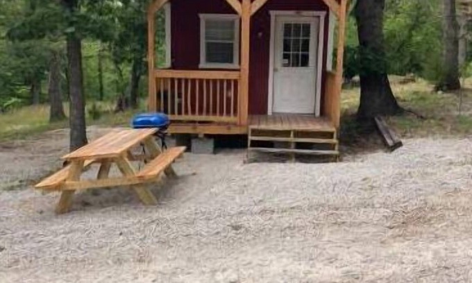 Bennett Springs Cabin | Cozy Cabin #3 located 1 mile from Bennett Spring state park