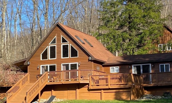 McHenry Cabin | Cozy Cabin by the Slopes - Minutes to the Wisp & Lake! Fire Pit - Hot Tub - Pool