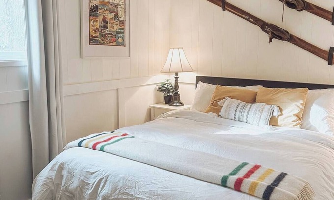 Castlegar House | Cozy Cabin C | Bearfoot Bungalows | Castlegar Nature Stay | Walk to River/Trails